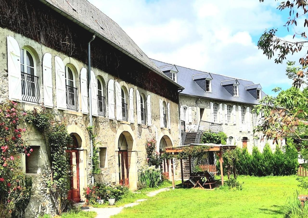 Domaine Lou Castet Bed & Breakfast Tuzaguet Exterior photo
